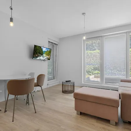 Ah Cintorinska Free Parking Apartament *